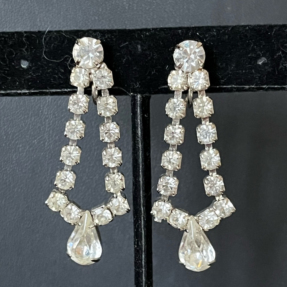 💕 3/$10 Vintage rhinestone dangle earrings